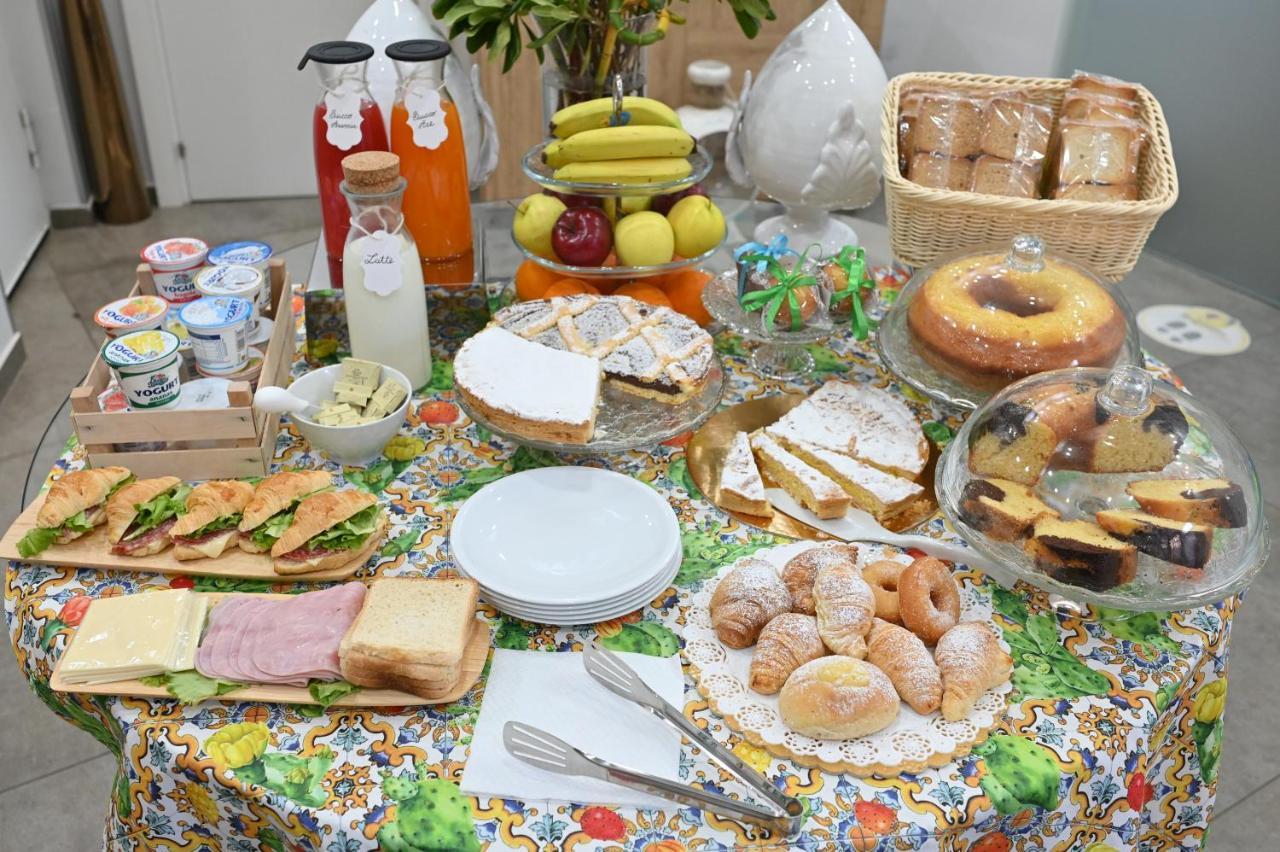 Regina Margherita Suite Napoli Esterno foto