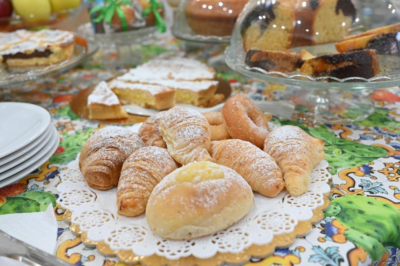 Regina Margherita Suite Napoli Esterno foto